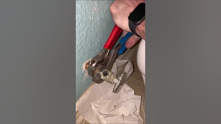Replacing a shutoff valve for a toilet. #plumbing #plumber #howto #diy #fyp #trades