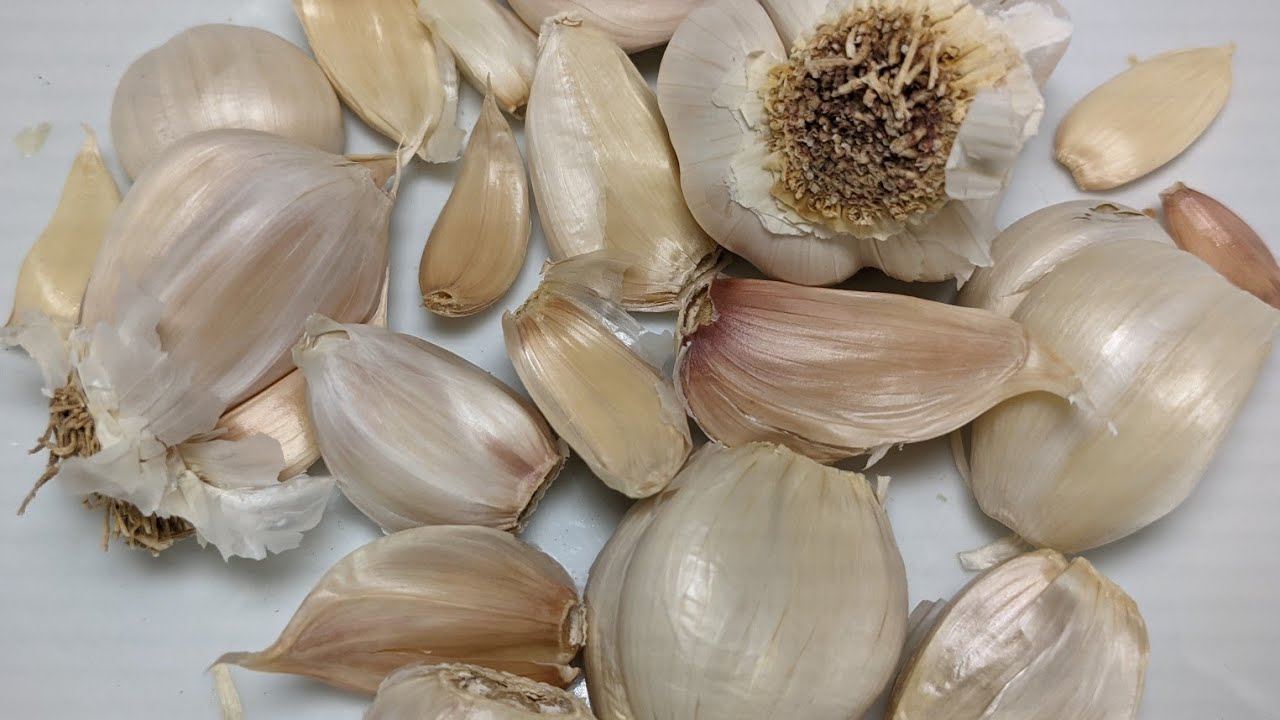 Two Ways to Peel and Crush Garlic Cloves Like a Boss YouTube
