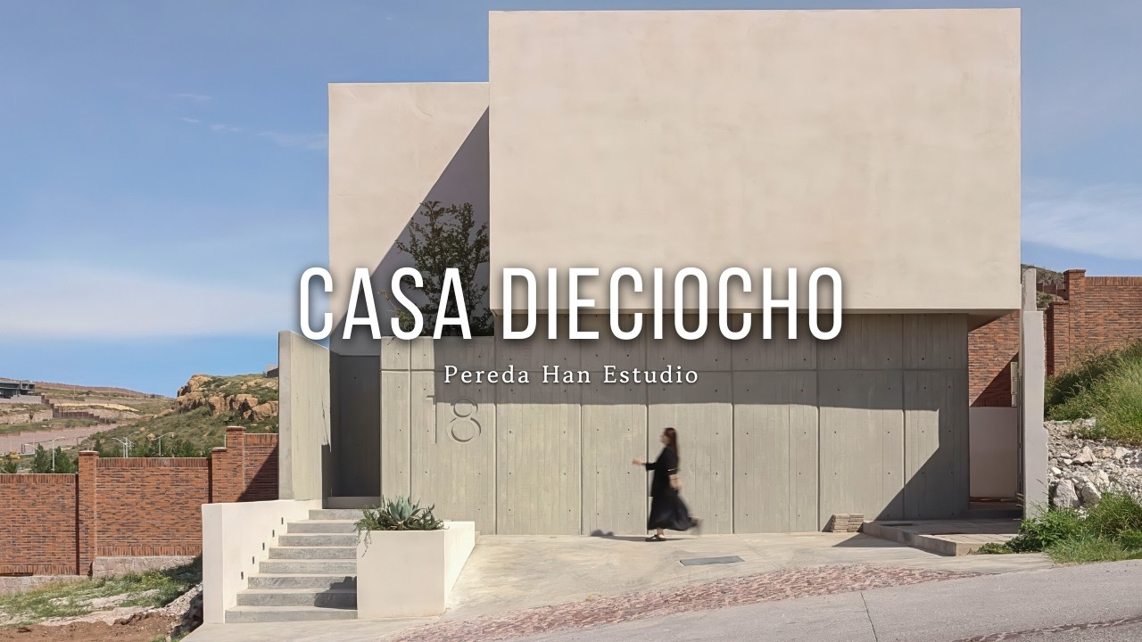 Contemporary Courtyard House with Introspective Design | Casa Dieciocho