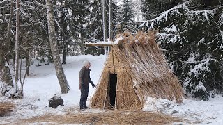 Building a Viking Hut In Winter - Part 2 Snow and Cold