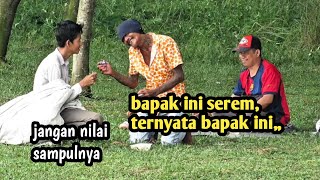 A scavenger asks a man with a scary tattoo for food 😱 | Turns out he has a heart