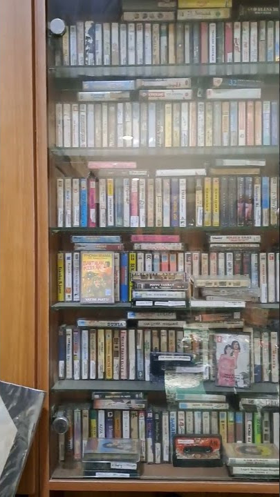 Koleksi KH. Syarif Rahmat menakjubkan masih menyimpan album piringan hitam dan kaset pita
