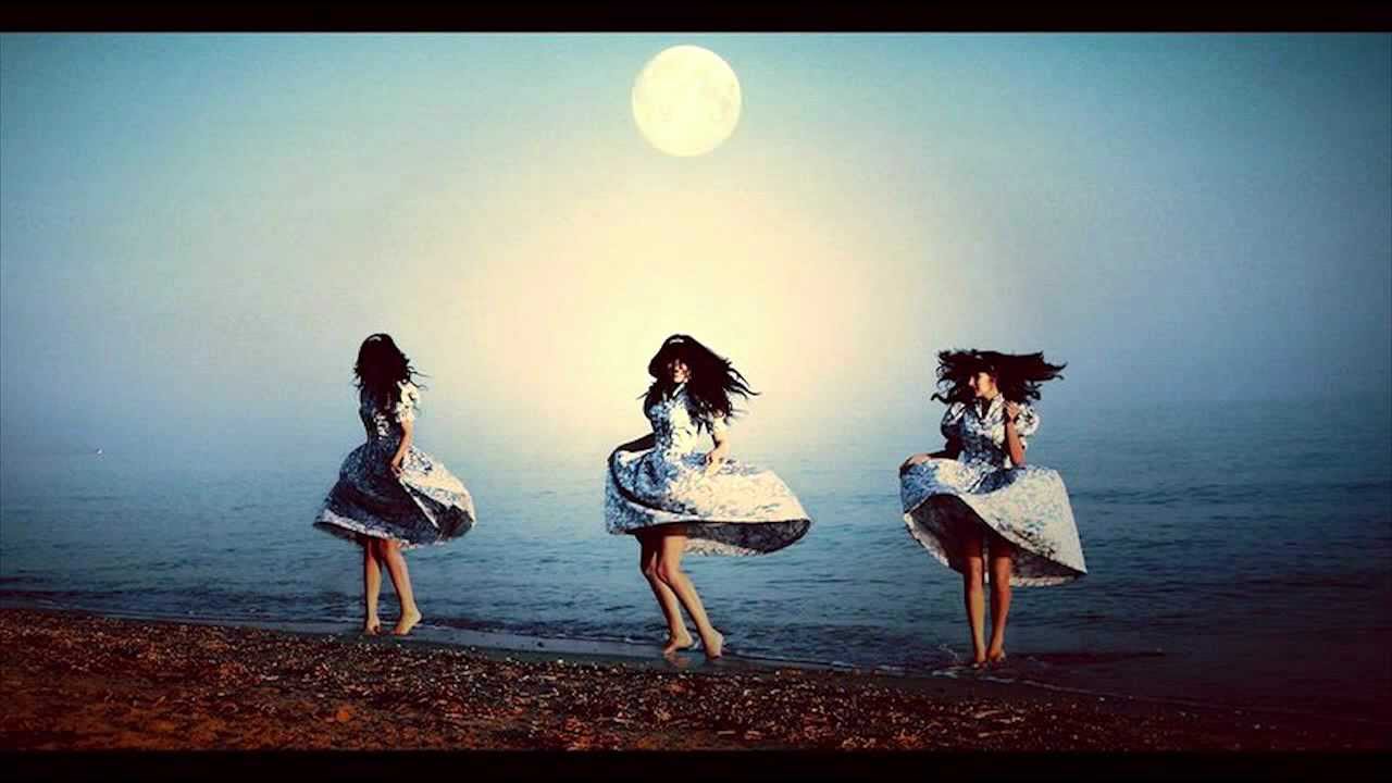 Walk On By Noosa Lyrics