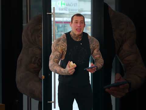 Poproszę to, co zawsze 😉 🍓  #fitcake #humour #pyszne #comedy #fit #bezcukru #śmieszne #cake #pączek thumbnail