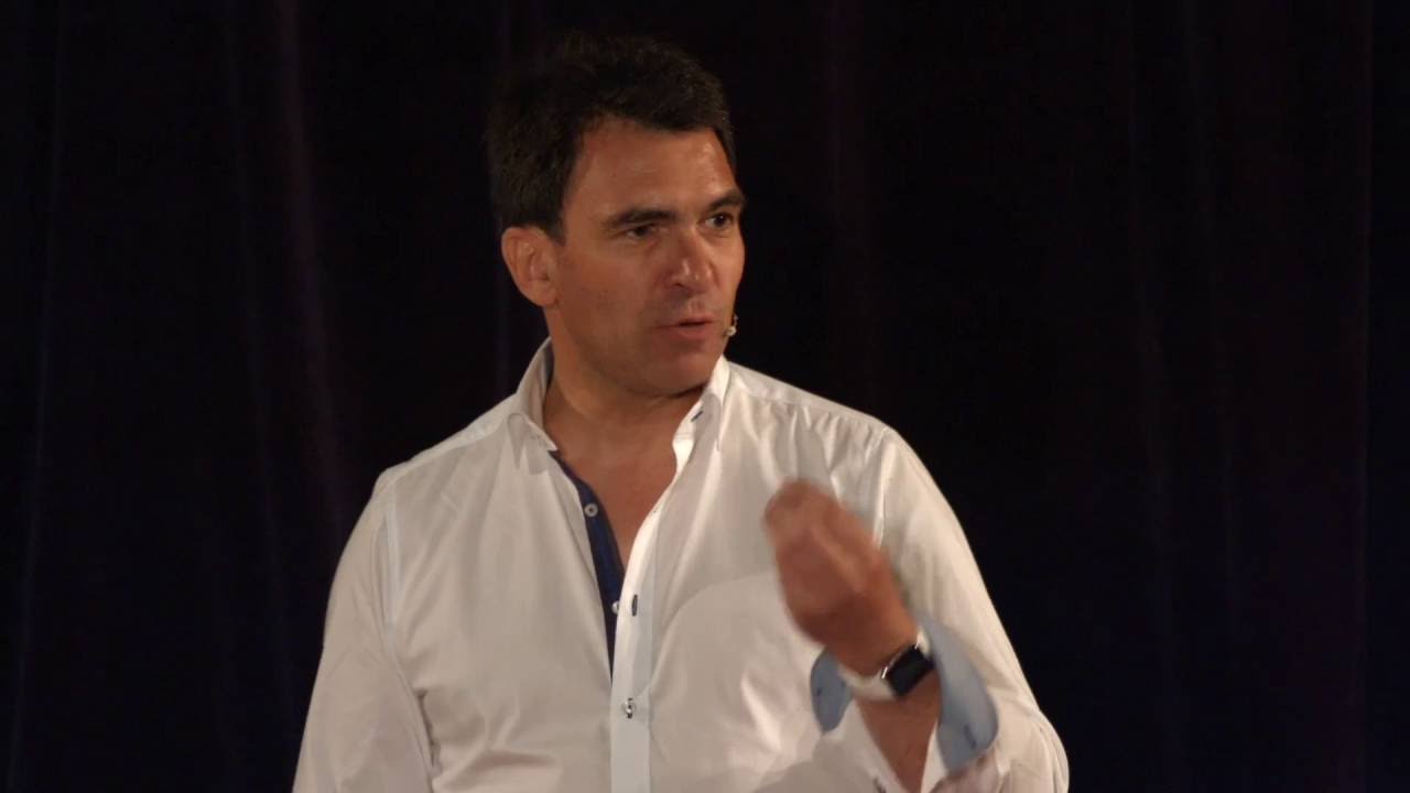 De l'intelligence artificielle à une intelligence augmentée | Nicolas Sekkaki | TEDxPanthéonSorbonne