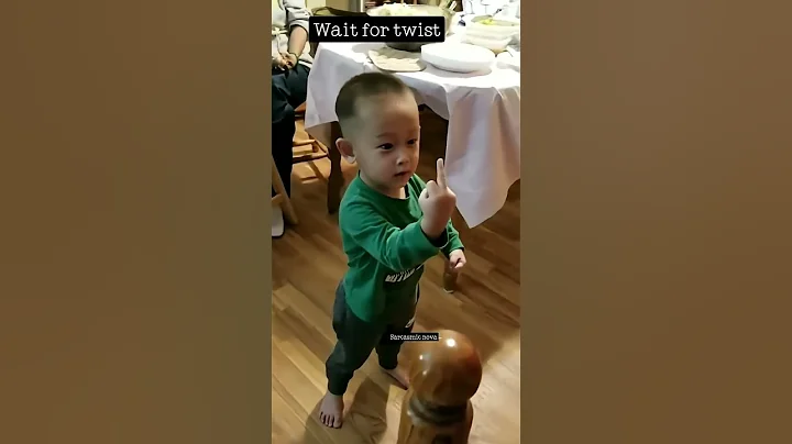 son shows middle finger to dad 😂 while singing 🙄 funny#funny#daddy finger