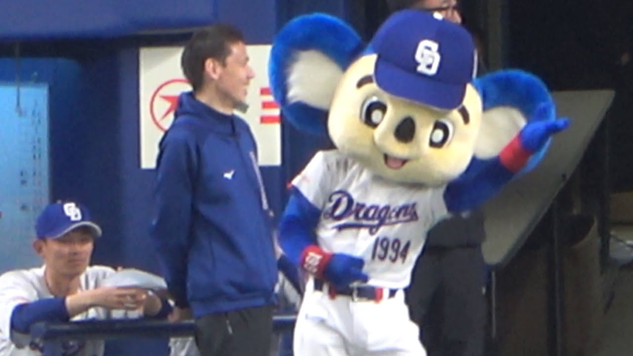 メンバー表交換に臨むドアラ！