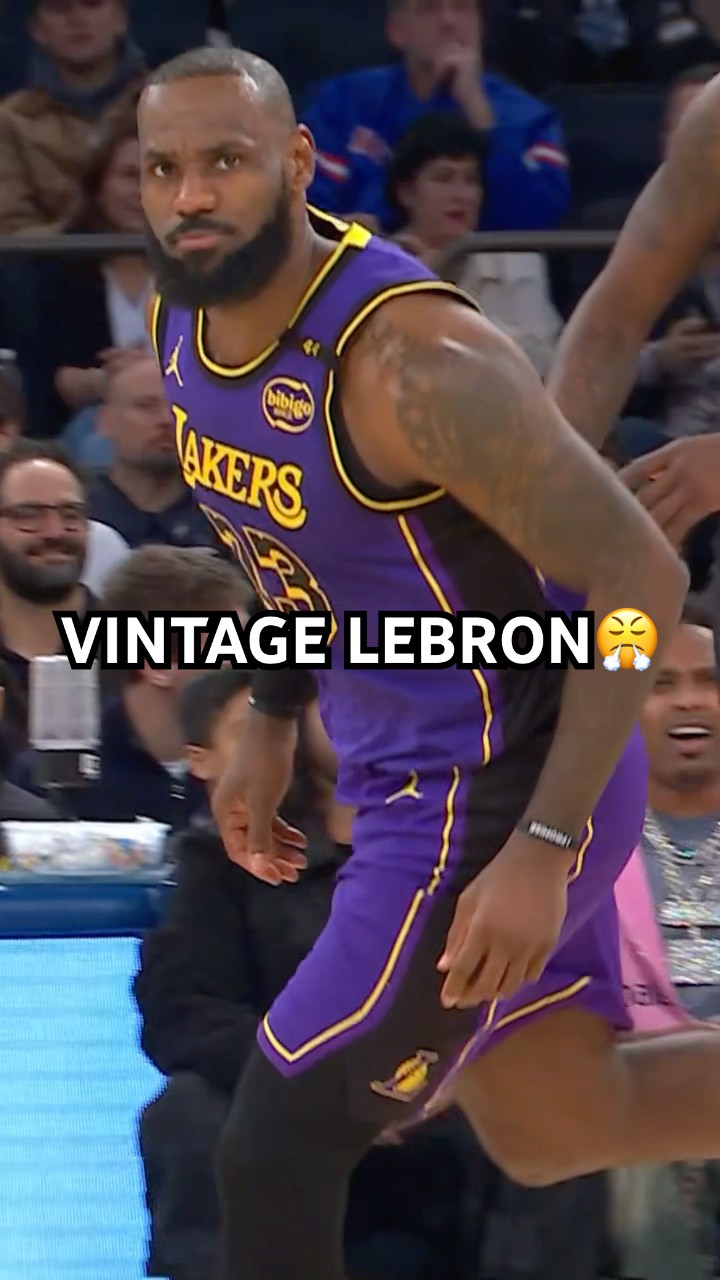 LeBron James shows off the handle ?‍?