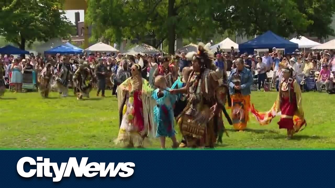 Na-Me-Res Pow Wow draws crowds to Fort York - YouTube