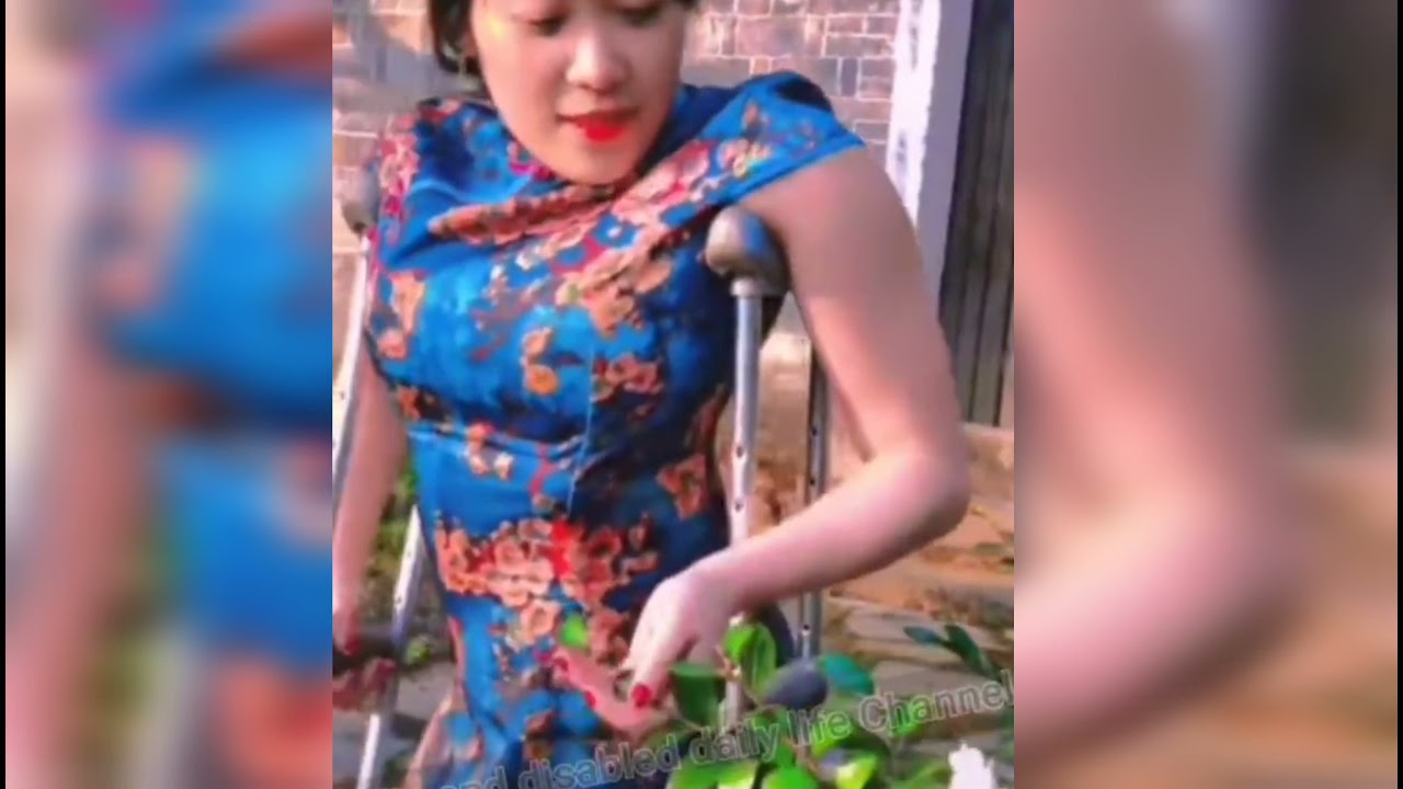 beautiful polio woman with high heels😍 walking with crutches