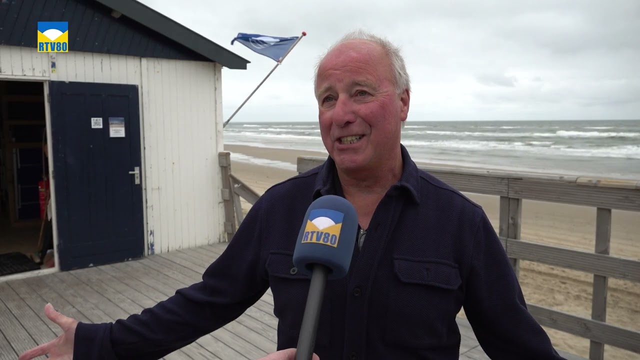 Waarom strandliefhebbers hun spullen het hele seizoen laten staan in Bergen aan Zee