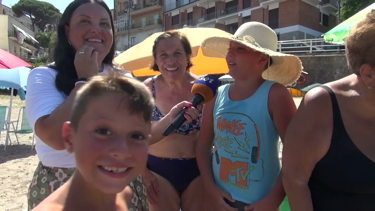 Interviste ad Agropoli , in località Porto