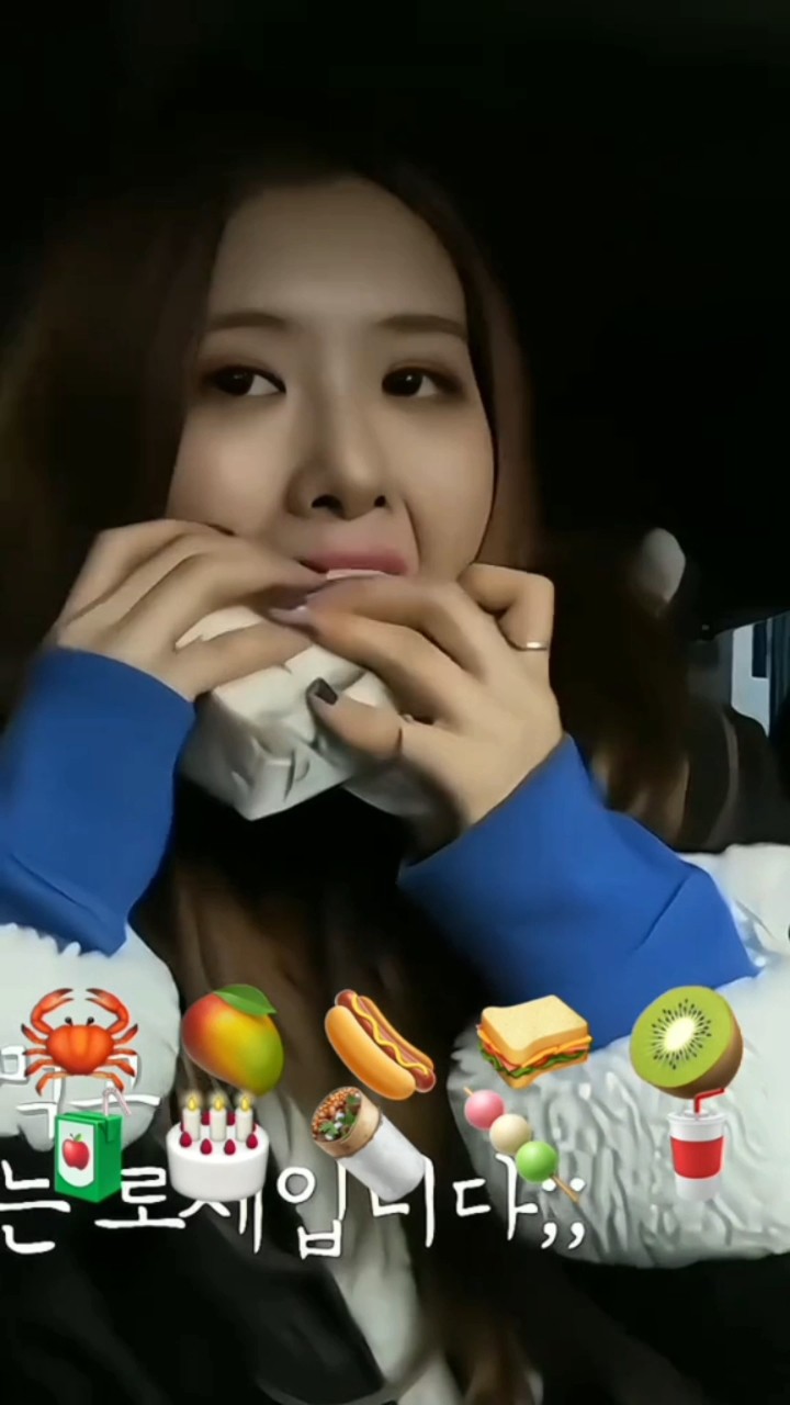 MUKBANG eating with rosé #rosé #jennie #jisoo #lisa #blackpink #shorts