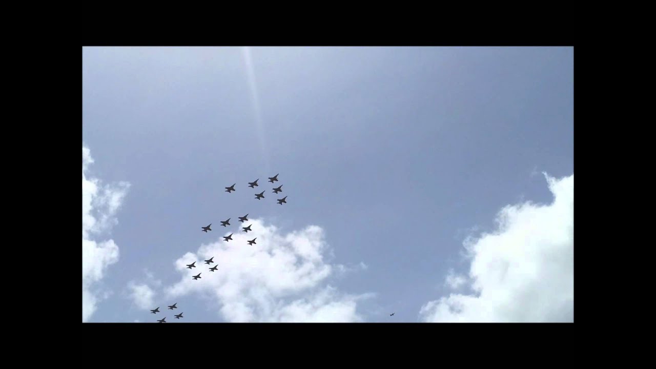 RAAF F/A-18F Super Hornet Flyby