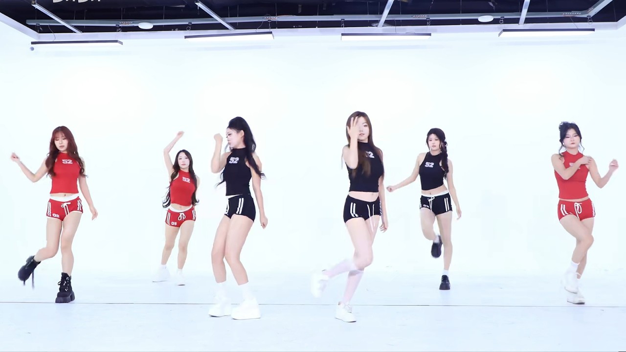 两支队伍开赛，你支持哪一队，红队扣1，黑队扣2 위글위글 (摆动摆动)起来【beautiful dancer】