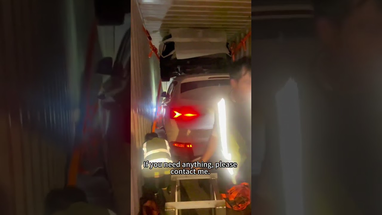 Just finished supervising the loading of a rush container for a client at this hour[加油][加油][加油]