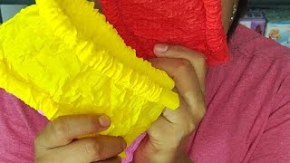 flor de papel crepé con pétalos corrugados