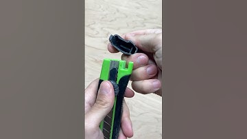 How to Easily Snap Off a Blade in a Utility Knife #tools #tips #hacks #diy