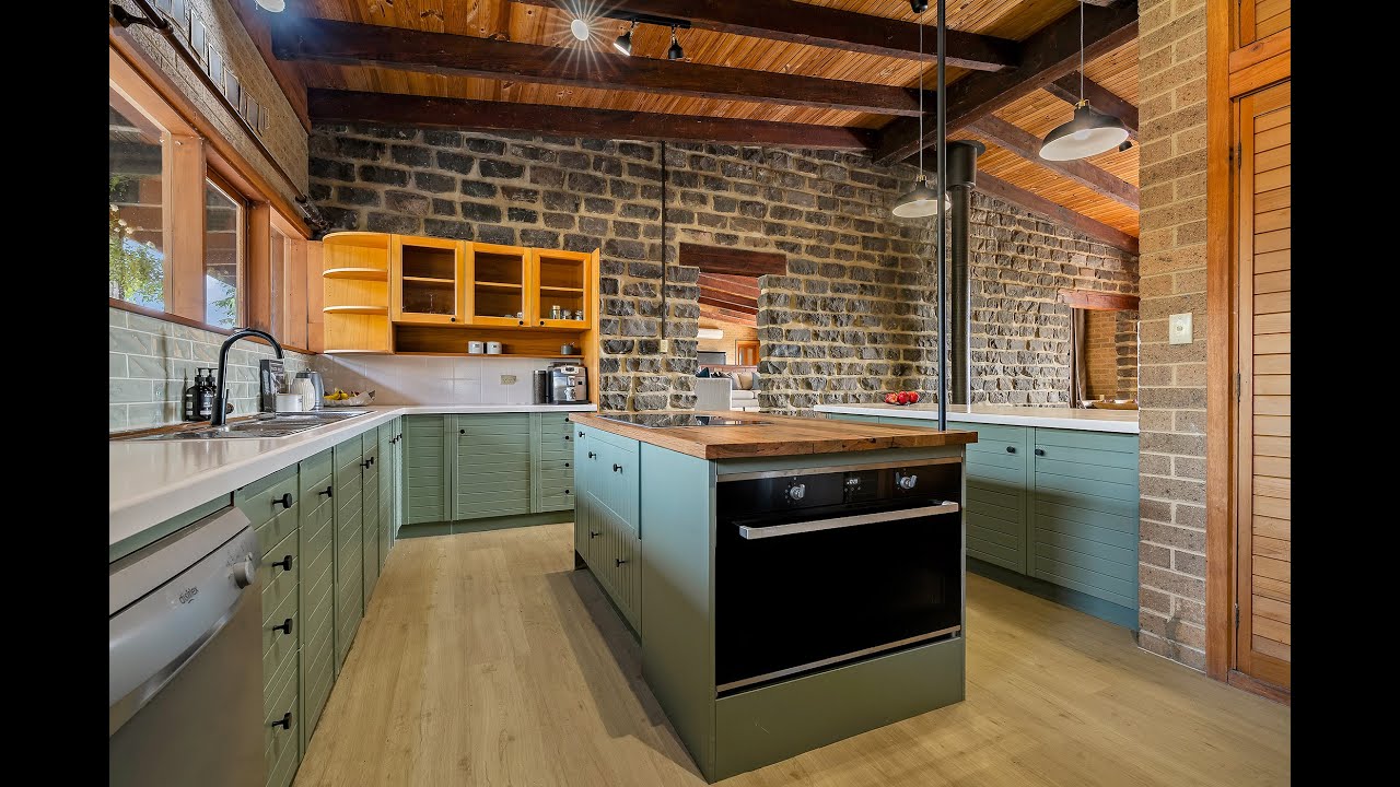 8 Old Spring Valley Rd, Flowerdale Dean Zammit & Jessica ConteSingh