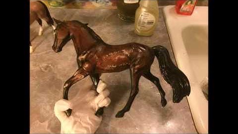 EASY TUTORIAL - How To Remove Paint from a Model Horse!