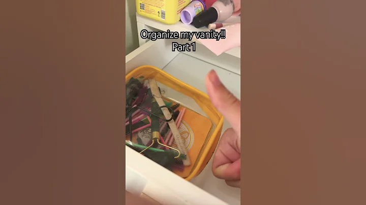 Organizing my vanity part 1!! #skincare #trending #preppy #organize #fypシ゚viral #vanity #aubree