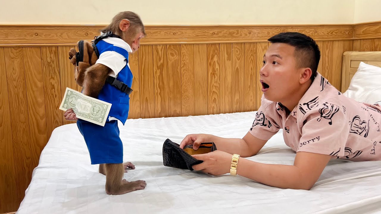 Try not to laugh😂 Cutis secretly stole money from dad to hides go buy snacks