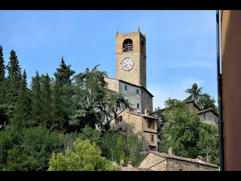 Elio Rossi’s short “Cities and Villages” presentation describes Macerata Feltria as a place with two distinct parts, the upper historic settlement and the lower Borgo. That framing matches the town’s topography and helps viewers understand how to plan a walk between the two. It is an older video and should not be used for current opening hours or transport details.
