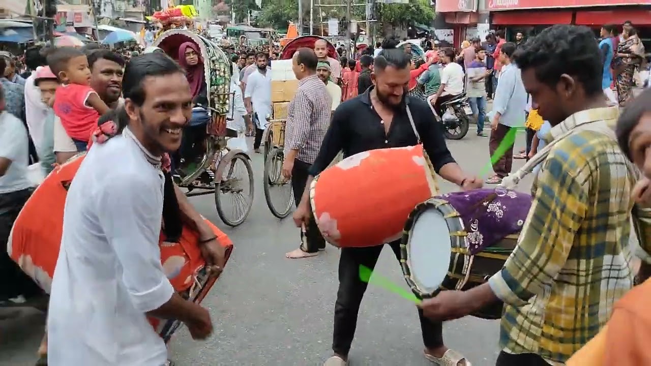 চট্টগ্রামের সাহস ঢাকির রথযাত্রায় অসাধারণ তালে  বাজনা ২০২৫