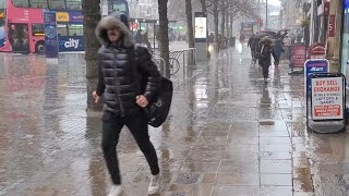 MANCHESTER ENGLAND, WALKING AROUND MANCHESTER CITY CENTER IN HEAVY RAIN, WALKING TOUR, CITY WALK, 4K