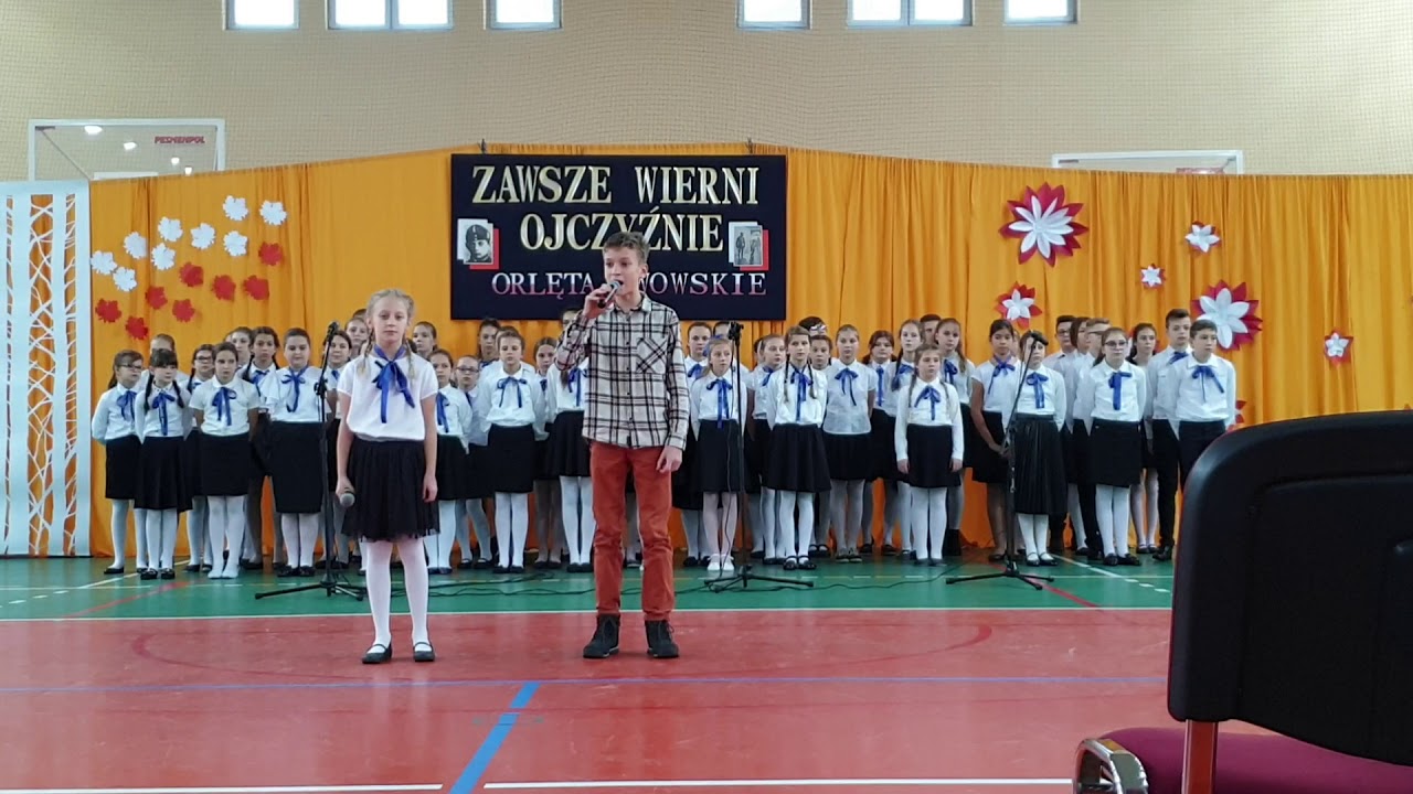 Przekazanie nowego sztandaru Szkole Podstawowej nr 8 w Zamościu