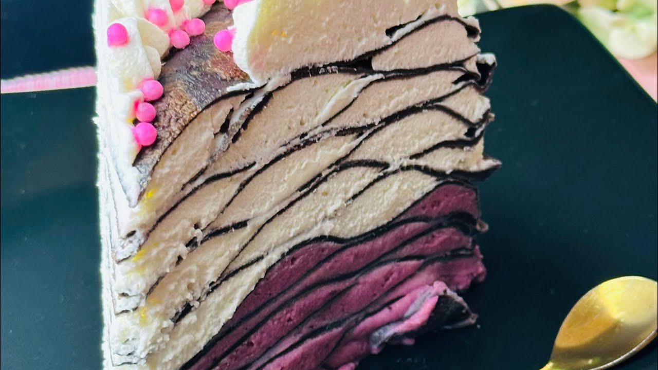 Tort fin si catifelat din clatite cu o textura unica