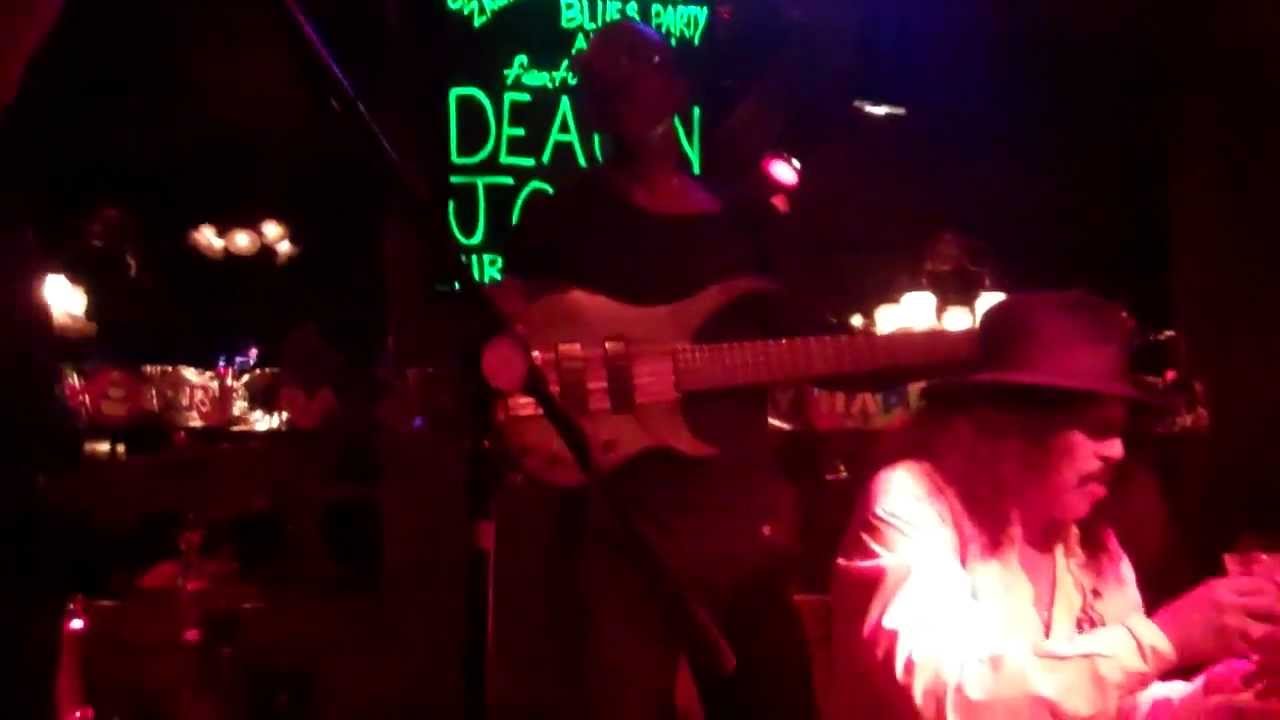 CHRIS JONES Performs "LITTLE BLUEBIRD'" @ Cadillac Zack's Monday Blues Party (Dec. 12, 2011)