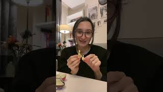 Chatgpt’ye: “Kindr Sürprz Ymrta’nın Içinden Şöyle (Tarif: Sarı, Gülen) Bir Figür Çıktı. Fal Yorumla”