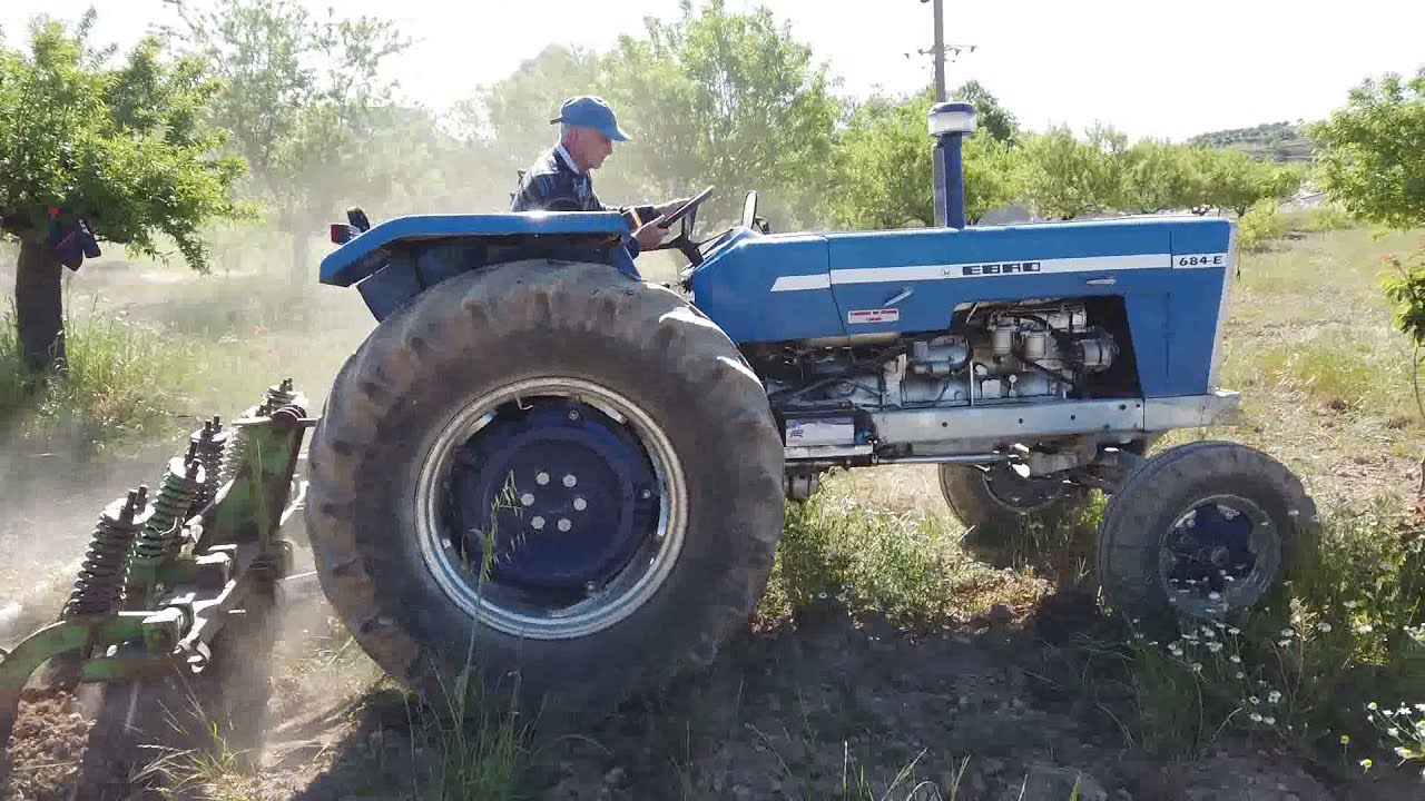 EBRO 684 E labrando en Lezuza. Vega y secano. YouTube