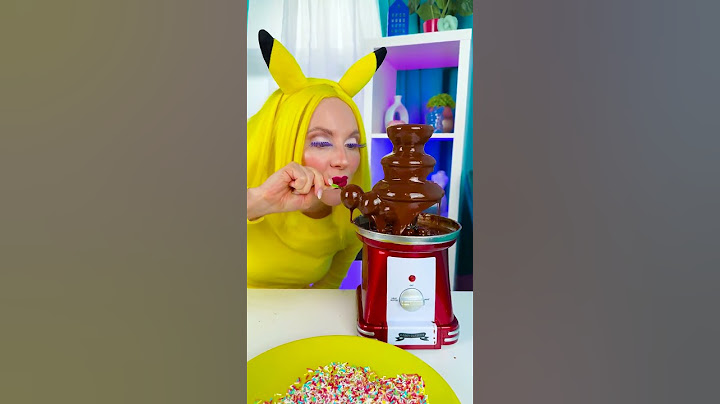 شوكو-لوكو 😍 الغوص في نافورة الحلاوة! #حلويات