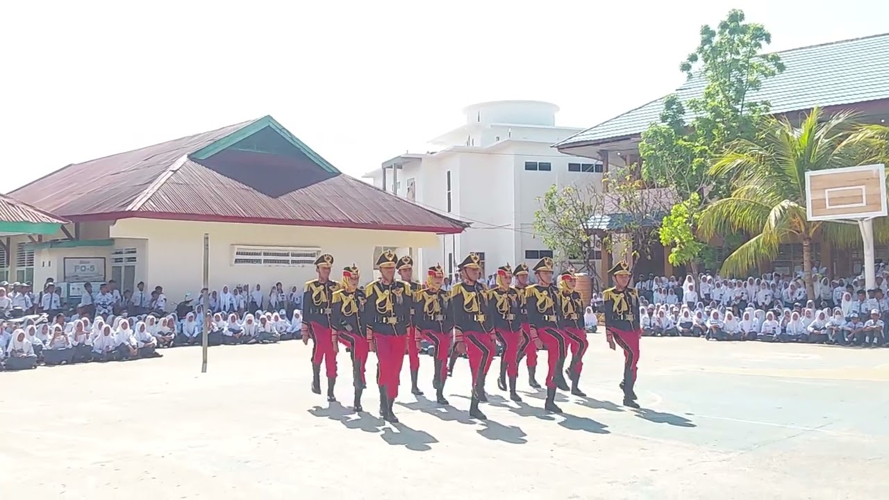 Atraksi Ketangkasan Baris Berbaris Pasgarda SMAN 1 Baubau