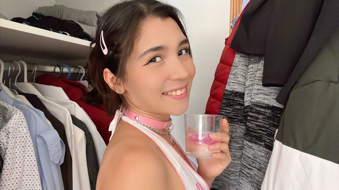 ASMR te escondes con tu mejor amiga🚪💕| tengo algo que confesarte…