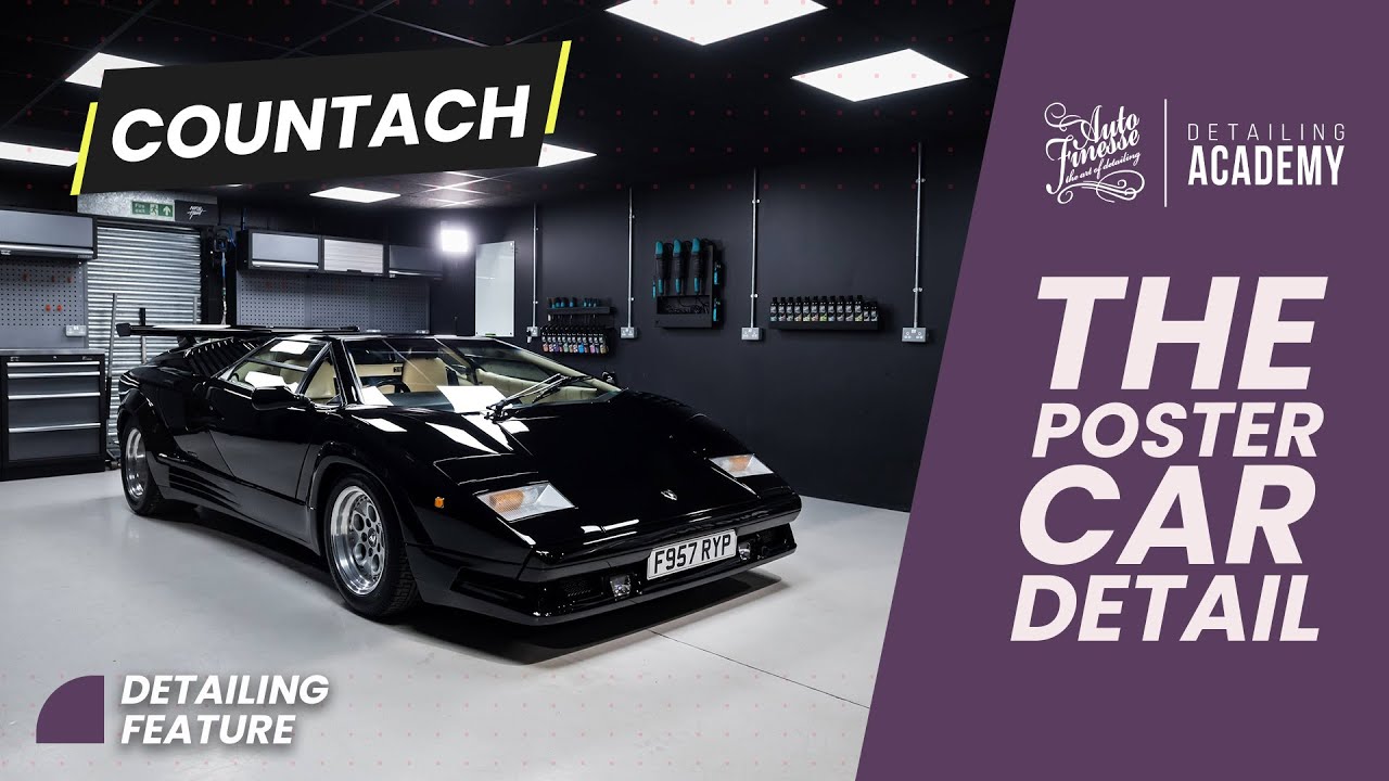 Lamborghini Countach проходит тщательную детализацию в Академии.