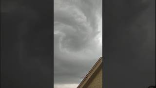 Funnel cloud forms near St. Charles, Mo. 📸: Stan Norton