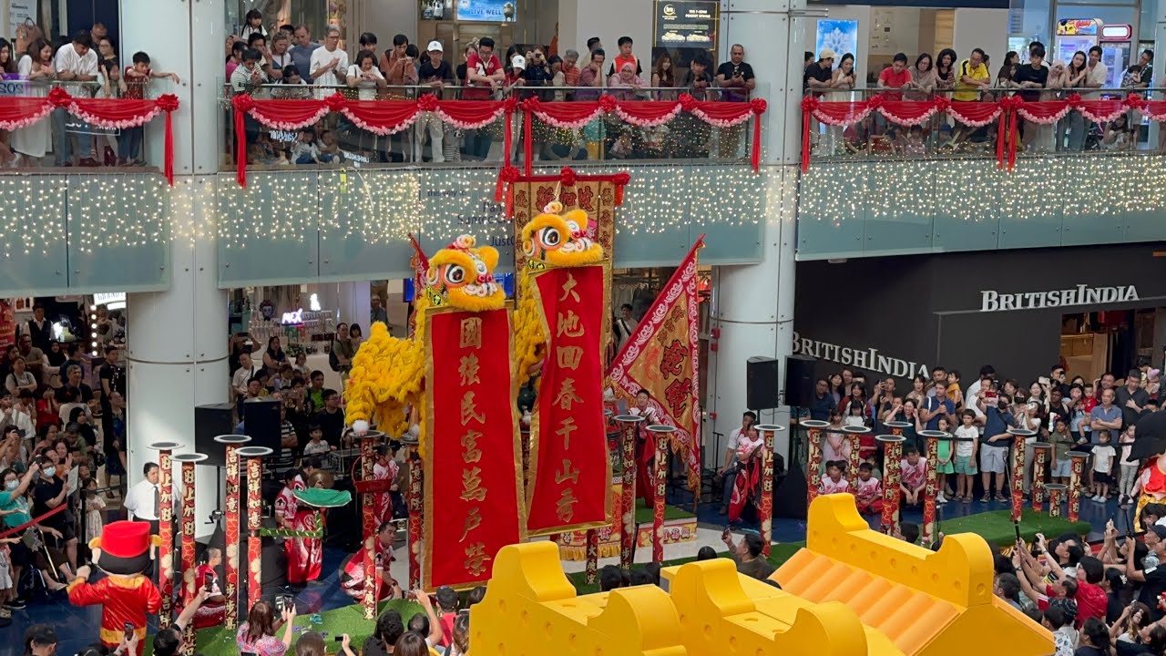 Best Lion Dance in Singapore? 🦁 Marina Square CNY 2026 High Pole Highlights