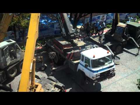 ამწეს ჩამოხსნა თოჯინების თეატრიდან