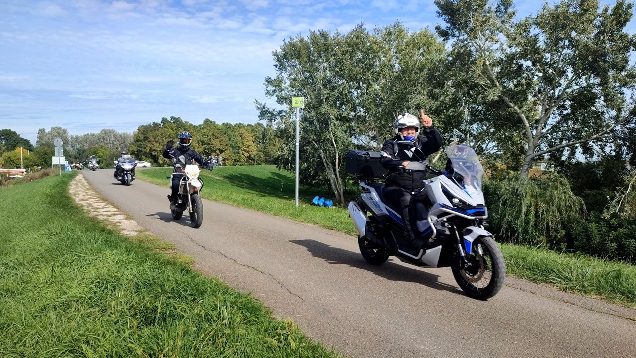 VIII. SZEZONZÁRÓ JÓTÉKONYSÁGI GURULÁS a TISZA-TÓ KÖRÜL 2025.09.28