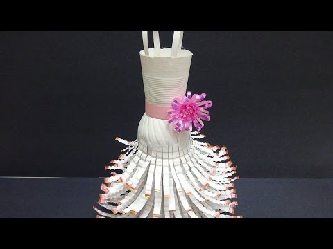 Recycled Craft Ideas: DIY Wedding Dress out of Plastic 
