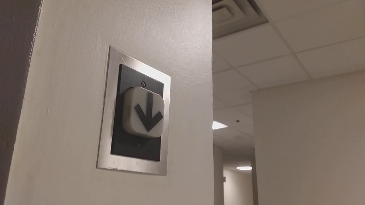 Dover Hydraulic Elevator At Jersey Gardens Mall In Elizabeth, NJ