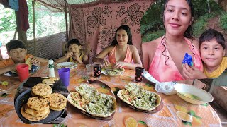 THIS IS HOW WE ENJOYED THE DELICIOUS PUPUSAS 😋