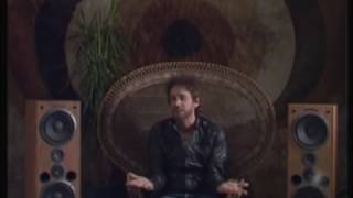 Video voorbeeld van "Gustavo Cerati - Me quedo aquí (Official Video)"