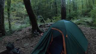 Лагерь в лесу. Горный поход по Кавказу