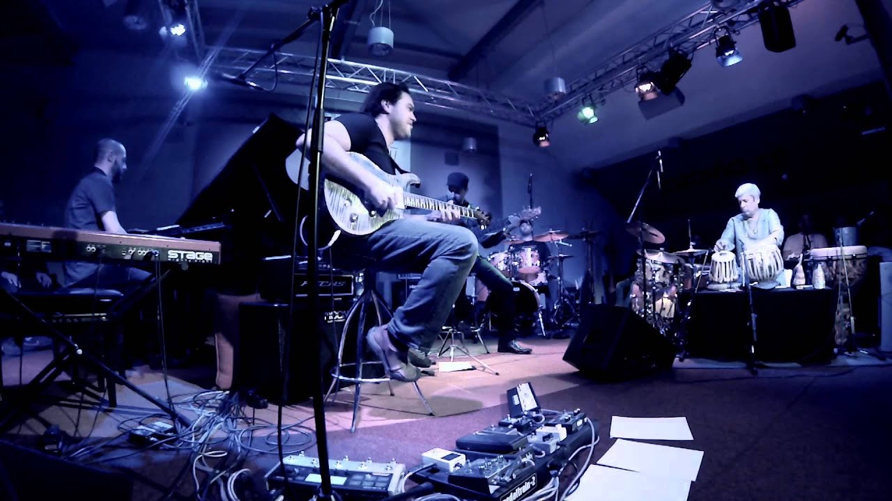 Trilok Gurtu plays "Srpsko Makedonsko" with Csaba Toth Bagi Balkan Union @ Palm Jazz Festival 2014