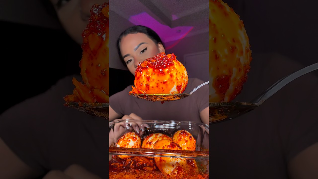 яйца с маслом чили