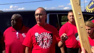 WATCH LIVE: UAW President Shawn Fain visits Toledo Jeep picket line